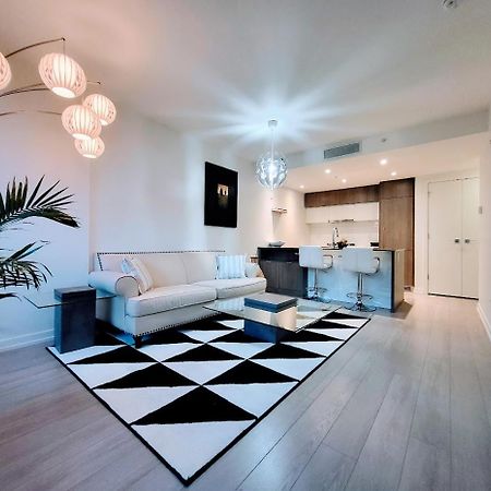 Your Perfect Escape - Modern Landmark Condo In Downtown Calgary - Free Parking- Premium Location ภายนอก รูปภาพ