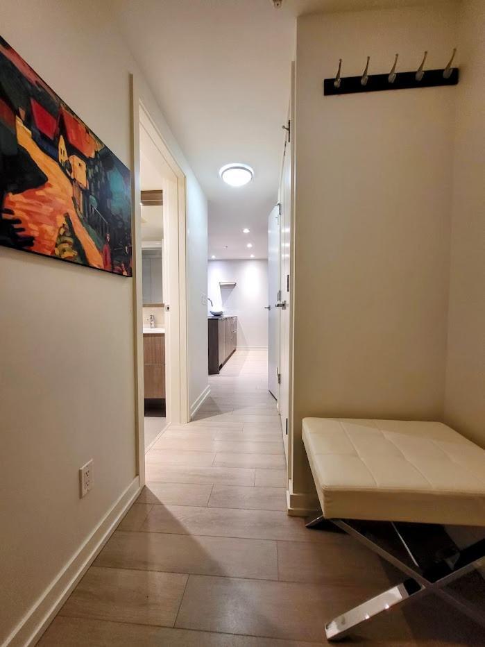 Your Perfect Escape - Modern Landmark Condo In Downtown Calgary - Free Parking- Premium Location ภายนอก รูปภาพ