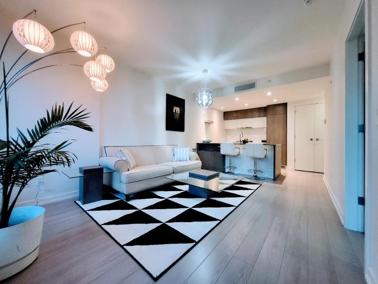 Your Perfect Escape - Modern Landmark Condo In Downtown Calgary - Free Parking- Premium Location ภายนอก รูปภาพ