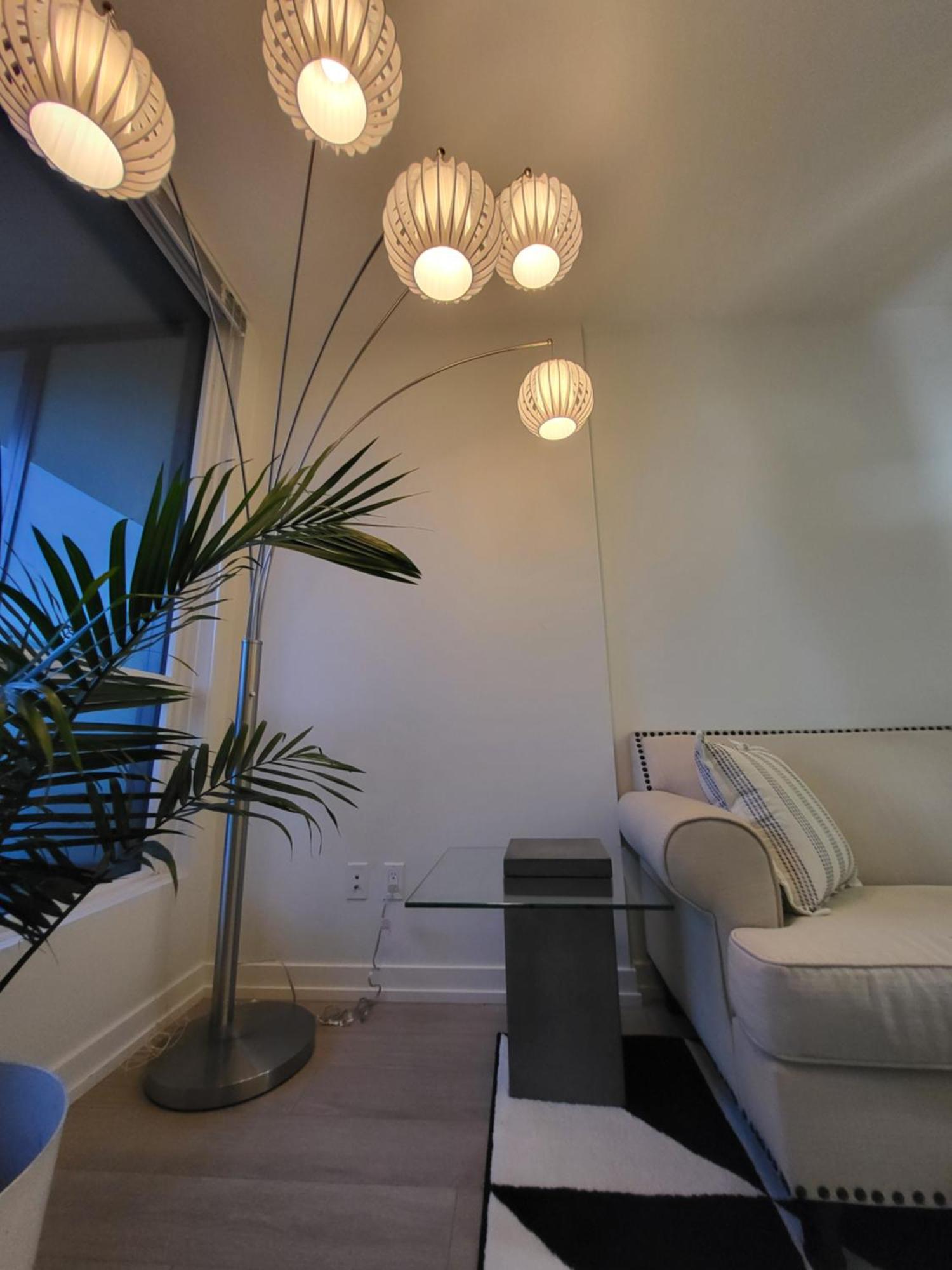Your Perfect Escape - Modern Landmark Condo In Downtown Calgary - Free Parking- Premium Location ภายนอก รูปภาพ