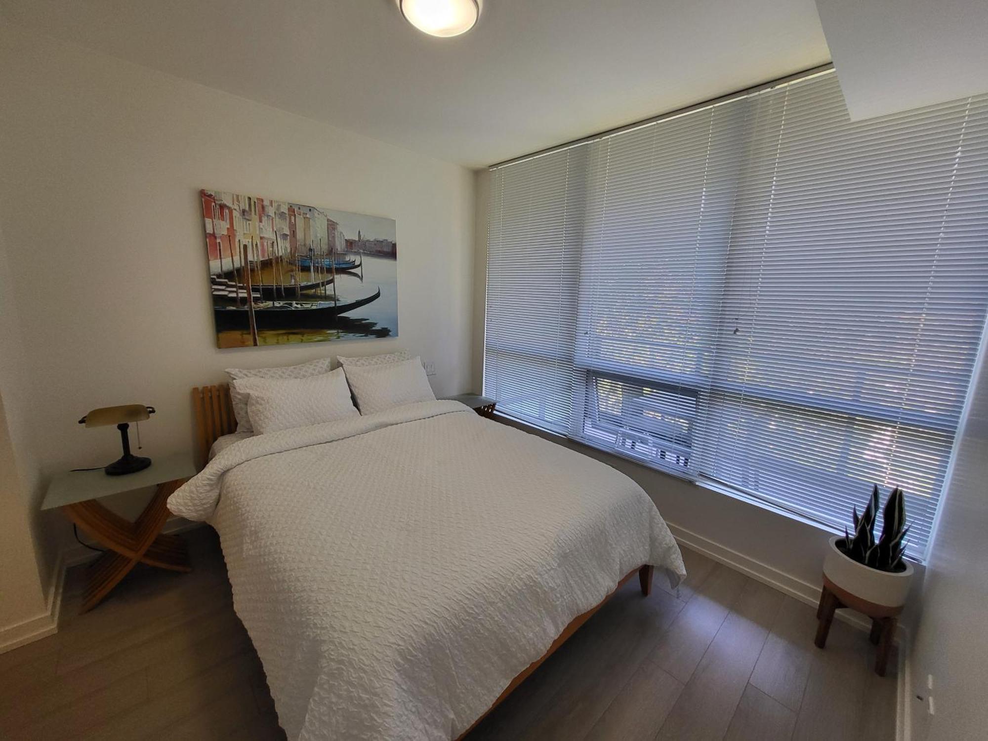 Your Perfect Escape - Modern Landmark Condo In Downtown Calgary - Free Parking- Premium Location ภายนอก รูปภาพ